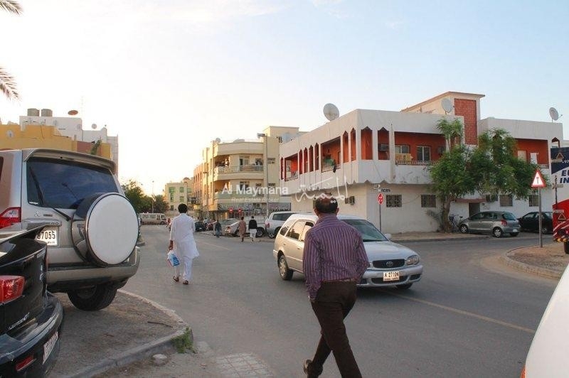 للبيع بناية في السطوة دبي تتكون من 8 شقق | قريبه من شارع السطوة