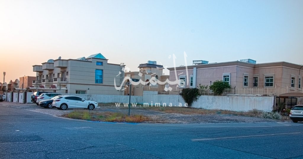 للبيع ارض سكنية  في مردف دبي تصريح 3 فلل للبيع ارض سكنية  في مردف دبي تصريح 3 فلل