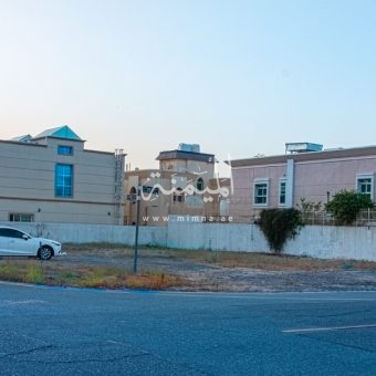 للبيع ارض سكنية  في مردف دبي تصريح 3 فلل