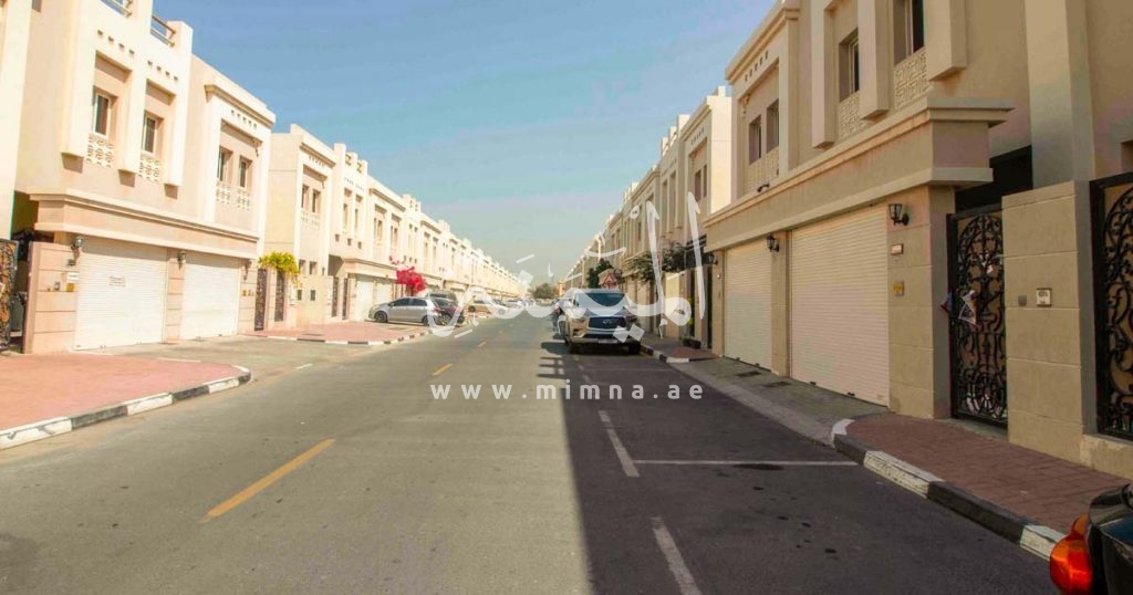 للبيع مجمع فلتين في ابوهيل دبي