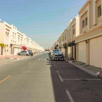 للبيع مجمع فلتين في ابوهيل دبي