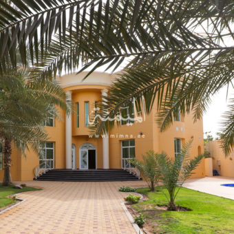 فيلا في المزهر 2 للبيع  كبيرة تتكون من 6 غرف