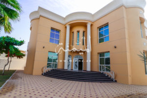 فيلا في المزهر 2 للبيع  كبيرة تتكون من 6 غرف فيلا في المزهر 2 للبيع  كبيرة تتكون من 6 غرف